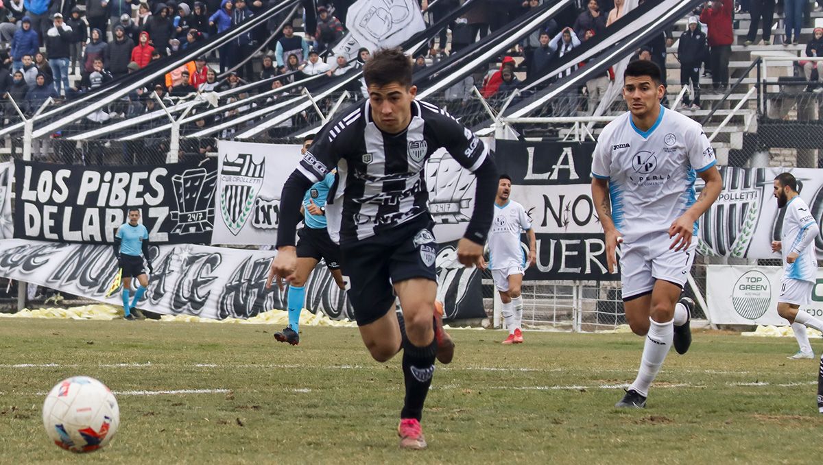 NicoFernandezBB's tweet photo. 🔴 Gran refuerzo confirmó esta tarde @VillaMitreBB
👉 Se trata de Fernando #Pettineroli, el "Rayo", volante por las bandas; viene de muy buenas temporadas en #Cipolletti
⬆️ Los otros refuerzos: los volantes #Fabello y Franco #Schiavoni y los delanteros Joaquín #Vivani y #Cérica https://t.co/S7VaLGXDP1