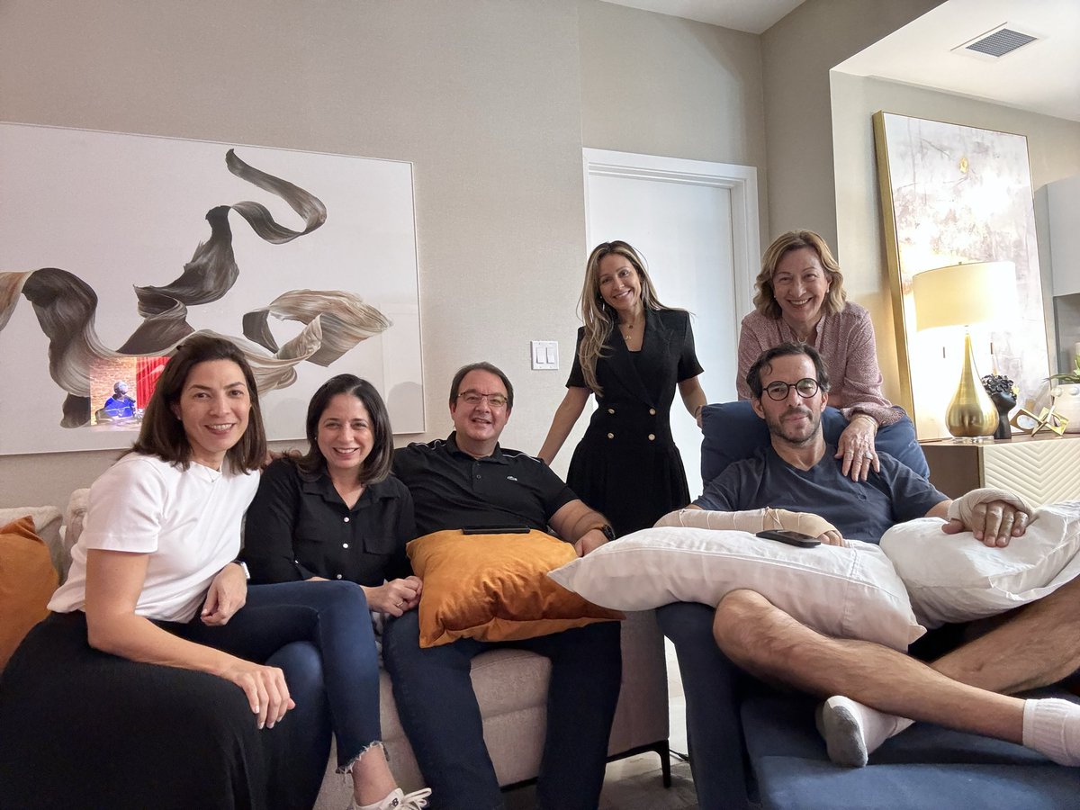 eduardosimo's tweet photo. Dando gracias a Dios por el regalo de la vida, mi familia y mis amigos. En franca recuperación 🙏 https://t.co/6wJ0KMpzku