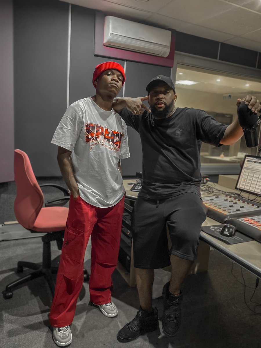 FellaOnTheBeat's tweet photo. Shout out Gabz-FM’s Golden Touch Worldwide hosted by big brother @TouchMotswak for a dope interview premiering the biggest hip hop collab of 2024, THE SOCIETY by yours truly ft. Various artists!!

Check it out: https://t.co/6lM6ewuQQV

#HardestWorking🔥🦍 https://t.co/5qYLN58zod