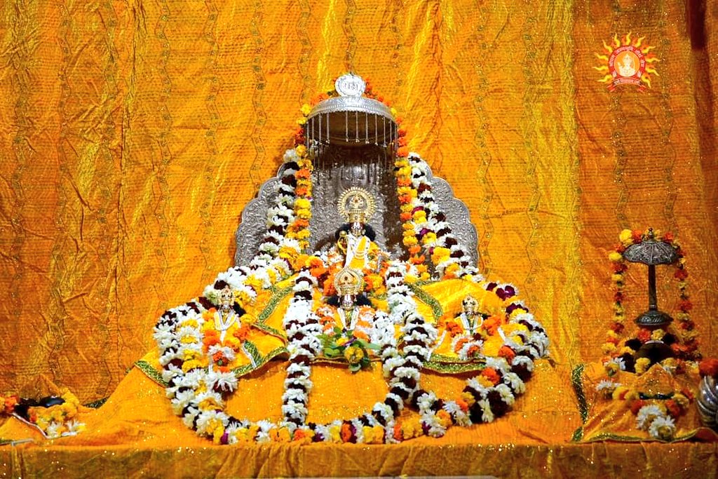 ।।जय श्री राम।।🚩

यह चौबीस साल जीवन में , खुशियाँ लेकर आया है।
जन जन के भगवान राम ने , अब अपना घर पाया है।।

गये पाँच सौ साल हजारों , भक्तों ने बलिदान दिया।
मन्दिर भव्य बनेगा फिर से , प्रभु का यह आह्वान किया।।

दीनदयाल दिवाली फिर से , घर घर सभी मनायेंगे।
पूर्ण हुआ वनवास राम का ,