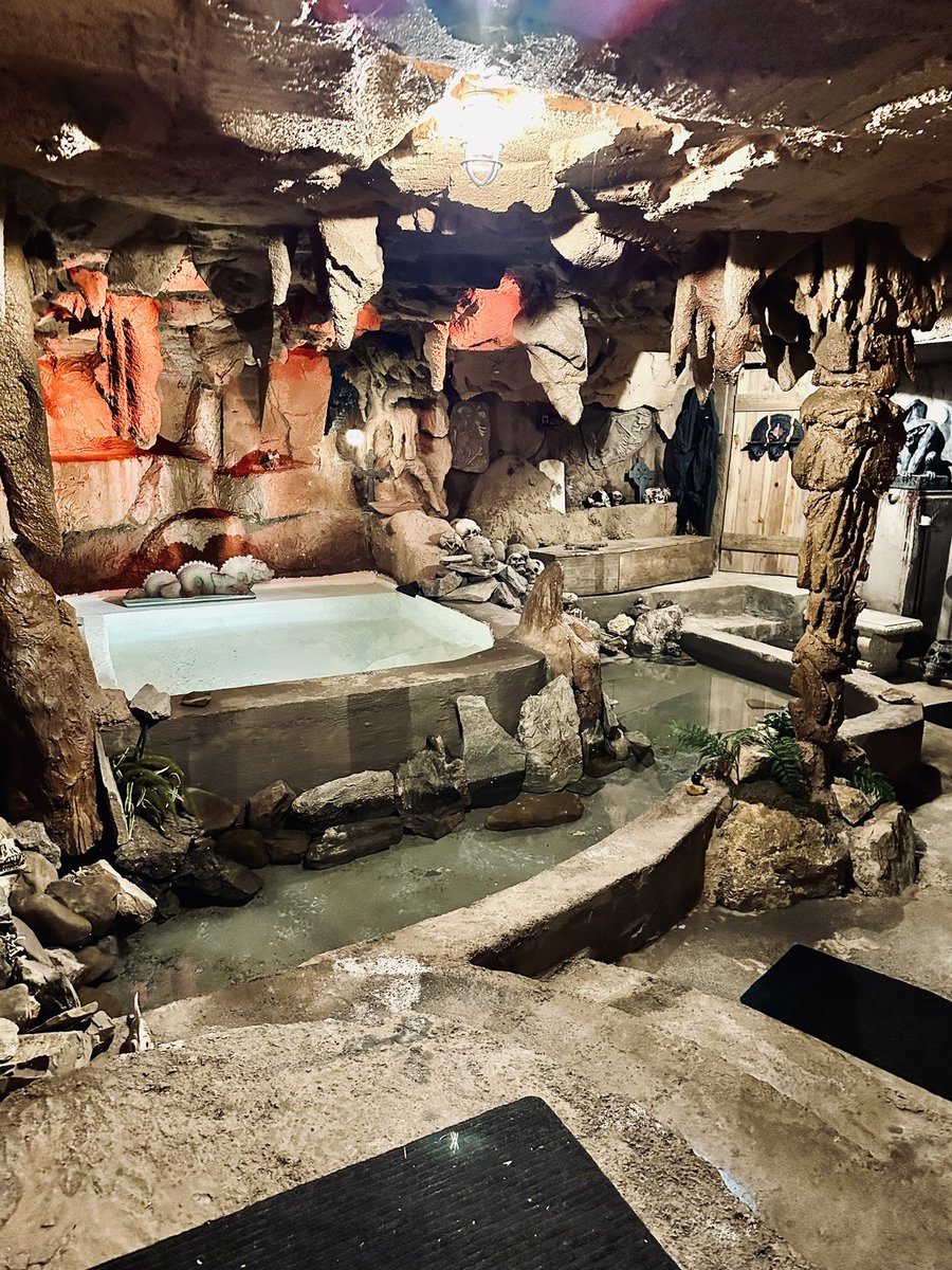 scarenetworktv's tweet photo. Filming a new #documentary series in #Bristol TN at the #UraShrine…..going to be unlike anything our #ScareSquad has ever seen from our team…. #AllStarInvestigatorsInc #paranormal #horror #witch #witchescoven #shrine https://t.co/rhemKZQbUC