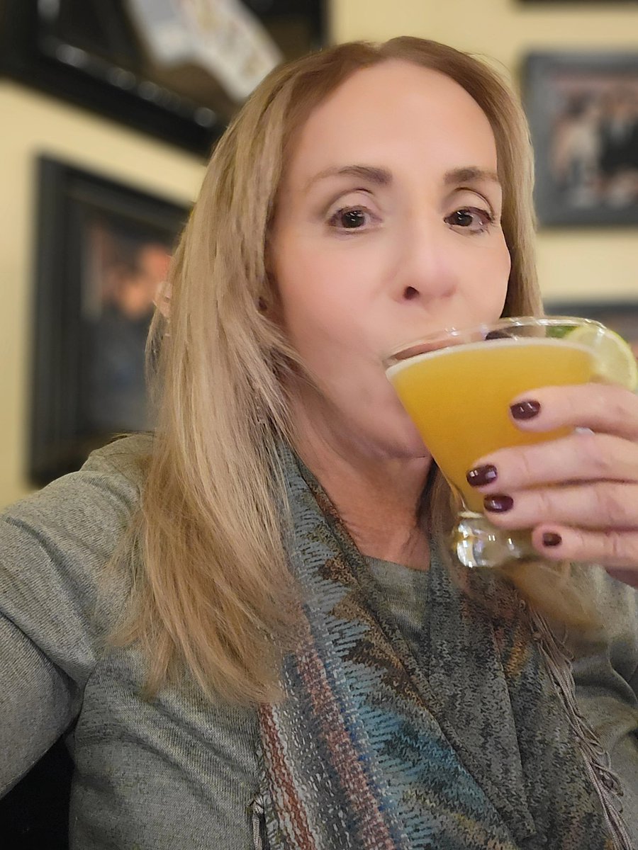 follow_Phyllis's tweet photo. This 72 year old says "Cheers to the Weekend"

#WeekendVibes #weekendfun #weekendmood #FridayVibes #FridayFeeling #thisis72 https://t.co/kdVZhmyqtR
