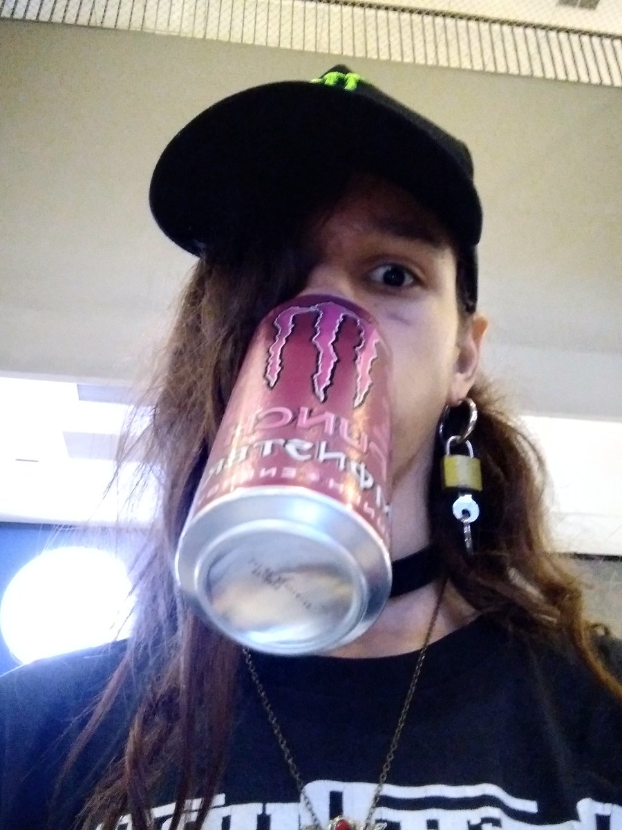 batyuri's tweet photo. Rolezin de sexta no Shopping Tucuruvi com meu Monster #shopping #tucuruvi #shoppingtucuruvi #monster #monsterenergy #roles #sextou #rolezemo #emo #emocore #emoteen #emocute #emodrink #emostile #emolife #emoboy #emoscene #rawr #alt #teen #teenager #teenlife #éisso #ixquece https://t.co/th9GJGogEn