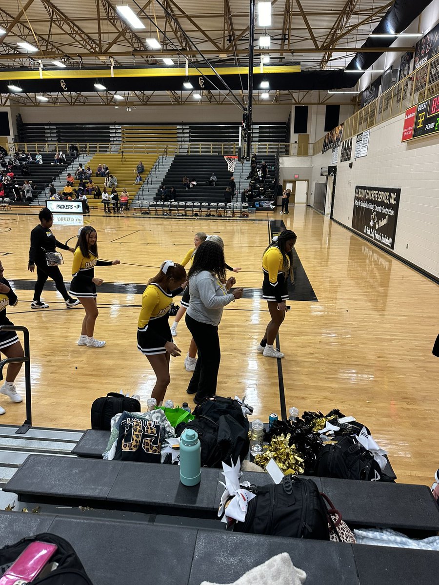 RHHS Basketball Cheer tweet media