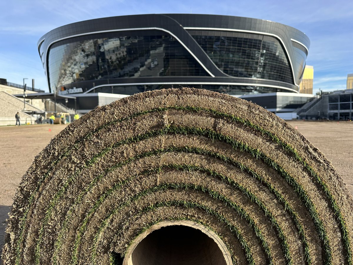 NPappas23's tweet photo. Progress continues on #SBLVIII field. 

Lasergrade ✔️
Pre-plant app ✔️
Start sod install ✔️

30M down for day 1. 
Temps in the low 30°F’s tonight = heats on, covers down.

Do it again tomorrow. #FromTheField https://t.co/QF8EurpZwO
