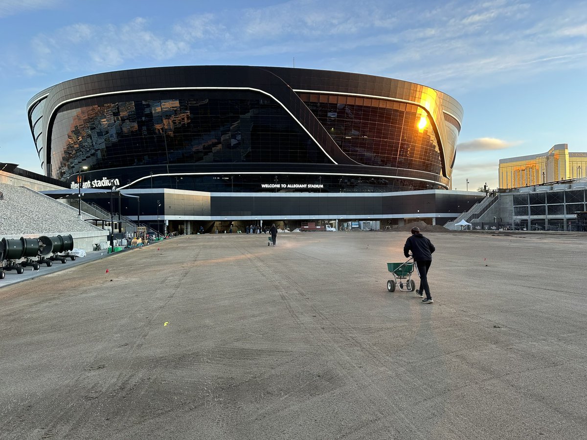 NPappas23's tweet photo. Progress continues on #SBLVIII field. 

Lasergrade ✔️
Pre-plant app ✔️
Start sod install ✔️

30M down for day 1. 
Temps in the low 30°F’s tonight = heats on, covers down.

Do it again tomorrow. #FromTheField https://t.co/QF8EurpZwO