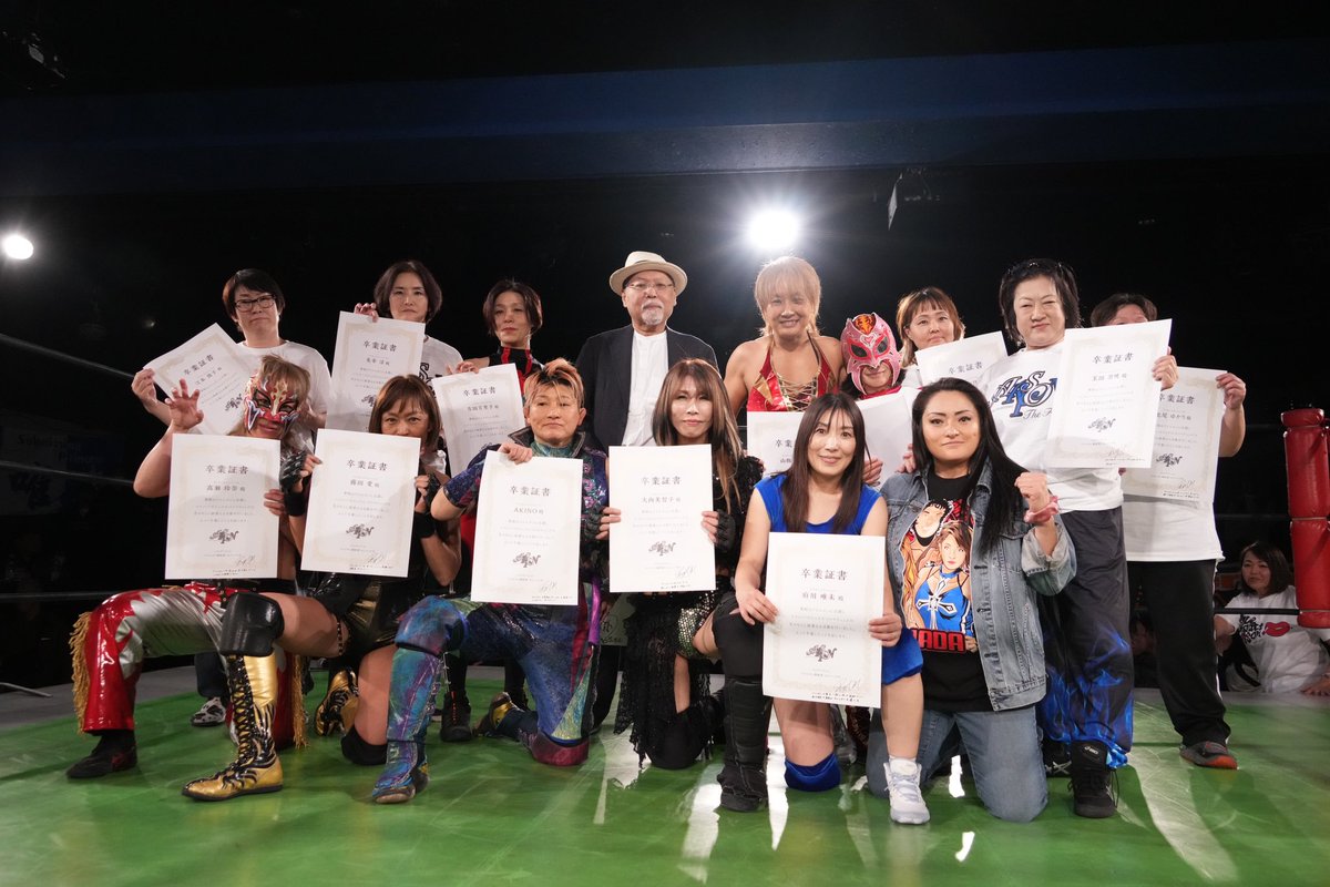 ARSION463464's tweet photo. アルシオン卒業イベントにご来場ありがとうございました。大会の大成功と共にアルシオンはここに正式解散をさせていただきます。女子プロレスは永遠に続いていきますので、選手の皆さんを今後とも応援お願いします。そしてアルシオンやビジュアルファイターたちを思い出して頂ければ幸いです。 https://t.co/otlCOEhlhH