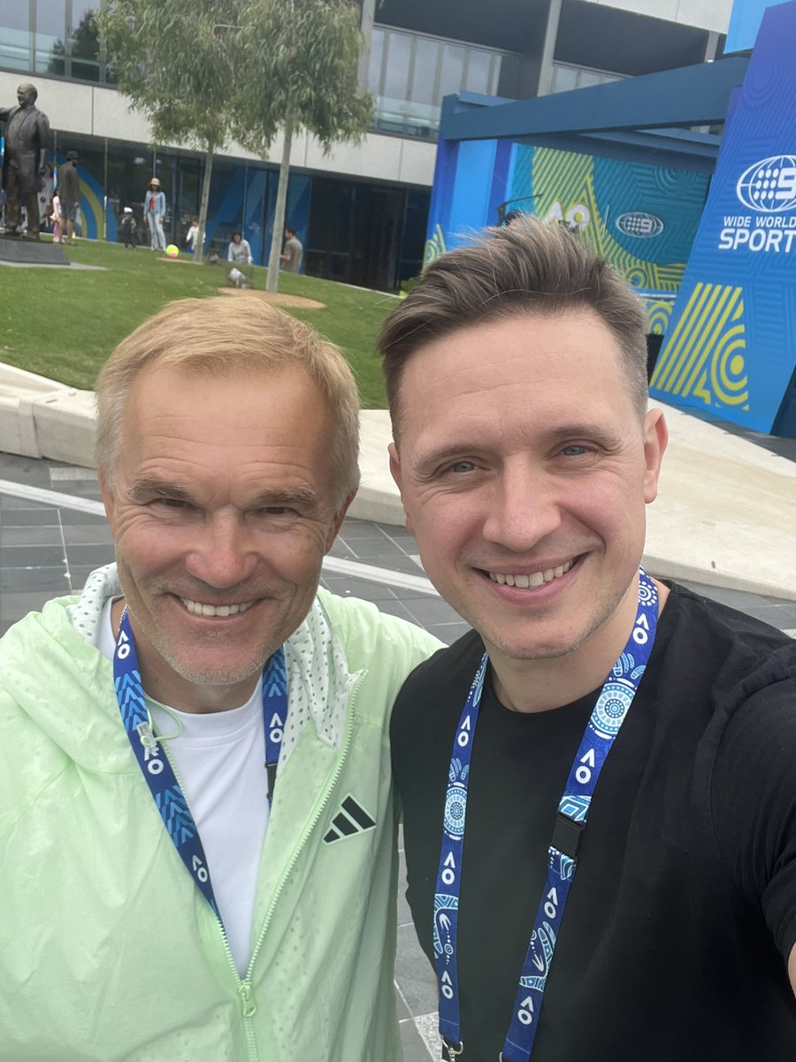 Paweł Kuwik (@pkuwik) on Twitter photo Pierwsza rozmowa podczas <a href="/AustralianOpen/">#AusOpen</a> zrobiona! Przemiłe spotkanie z Piotrem Wozniackim o aktualnej formie <a href="/CaroWozniacki/">Caroline Wozniacki</a> i pojedynku z <a href="/MagdaLinette/">Magda Linette</a>:)
<a href="/Eurosport_PL/">Eurosport Polska</a> Pierwsza rozmowa podczas <a href="/AustralianOpen/">#AusOpen</a> zrobiona! Przemiłe spotkanie z Piotrem Wozniackim o aktualnej formie <a href="/CaroWozniacki/">Caroline Wozniacki</a> i pojedynku z <a href="/MagdaLinette/">Magda Linette</a>:)
<a href="/Eurosport_PL/">Eurosport Polska</a>