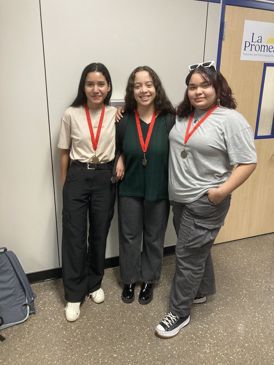 This week @LaPromesa_AISD our History Fair students received their medals for advancement. So proud of their growth and enthusiasm! @AldineHistory @AldineISD #MyAldine