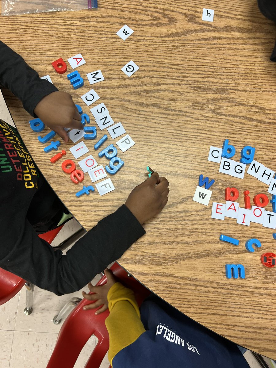 Some amazing work happening in this K classroom today! Once the students matched these letters they started making CVC words! #EveryChildReads @RiverEves @d_kinoshita1 @KCWilliamsFCS
