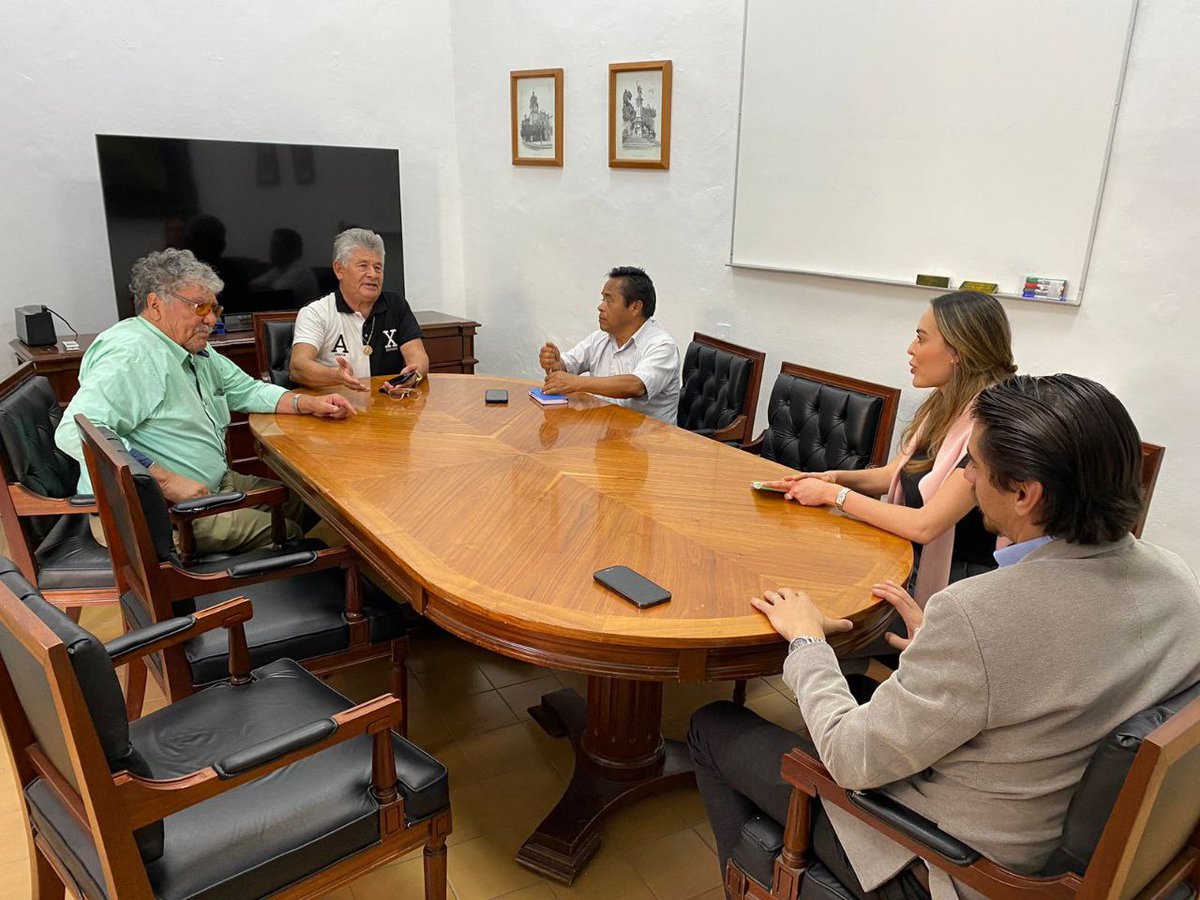 SEGOB_Queretaro's tweet image. El Subsecretario de Gobierno, Federico de los Cobos y Vega, y la Directora Gobierno, María Cristina Niño de Rivera Burgueño, se reunieron con ciudadanos de la comunidad de San Sebastián de las Barrancas, San Juan del Río, 

(1/2)