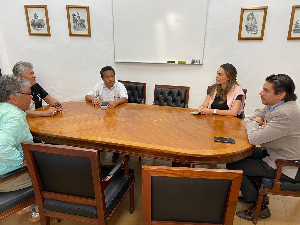 SEGOB_Queretaro's tweet image. El Subsecretario de Gobierno, Federico de los Cobos y Vega, y la Directora Gobierno, María Cristina Niño de Rivera Burgueño, se reunieron con ciudadanos de la comunidad de San Sebastián de las Barrancas, San Juan del Río, 

(1/2)