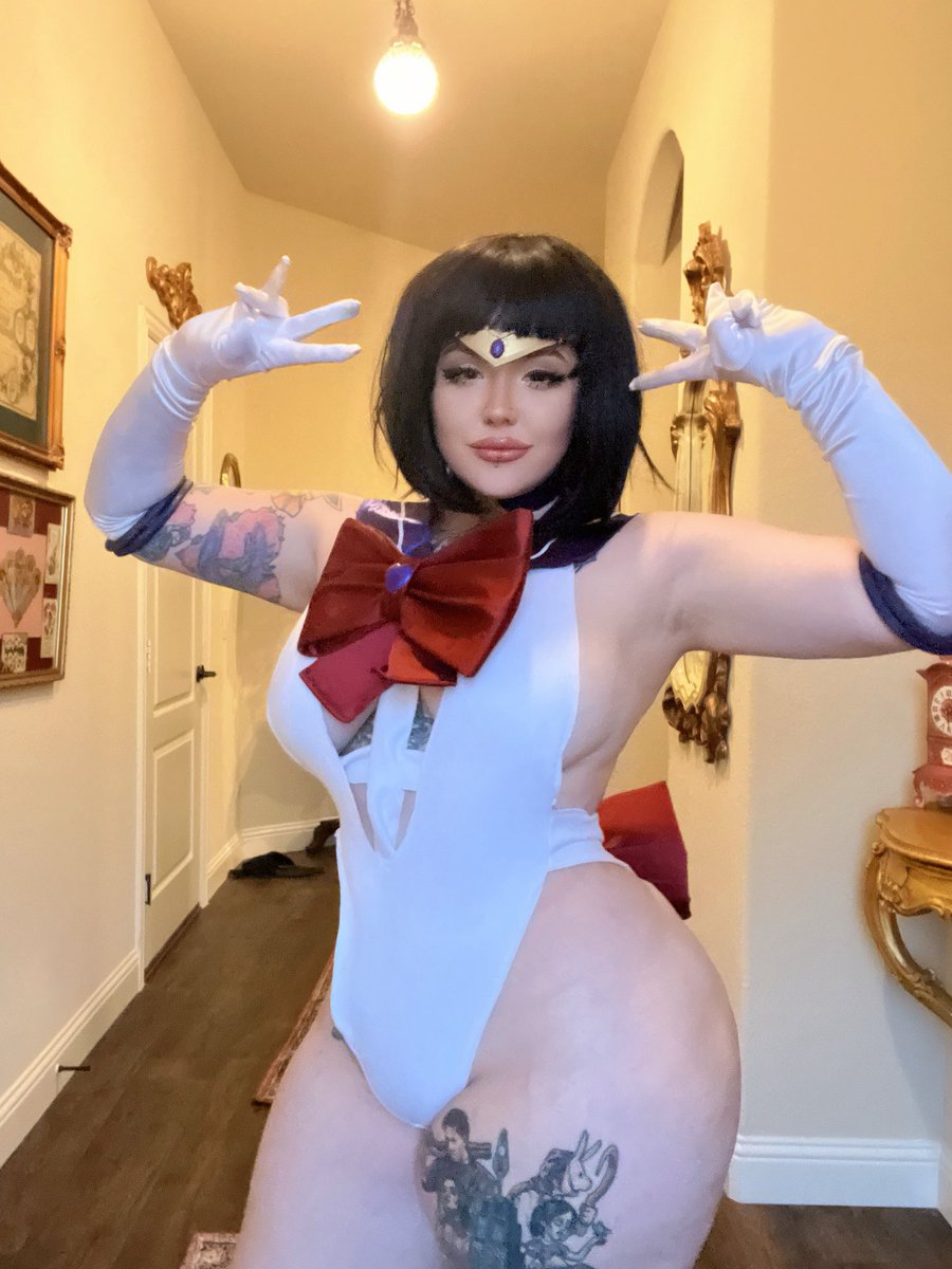 HeavenleeBunnie's tweet photo. Sailor Saturn 🥰

This is the first cosplay I have ever made from scratch! 
What do you think? https://t.co/B98X24py6v