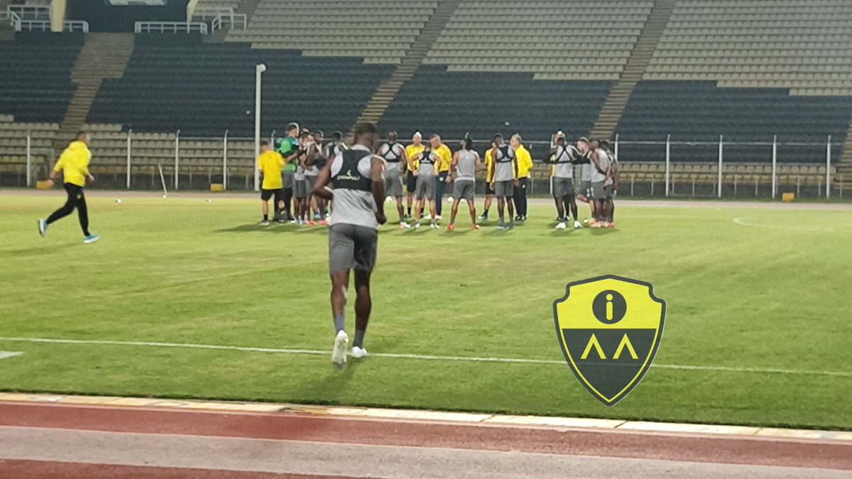 armandoaraque11's tweet photo. A esta hora @ABucaramanga hace reconocimiento de estadio Pueblo Nuevo !!!

Los espero mañana!!! https://t.co/cBQ9QEd2vS