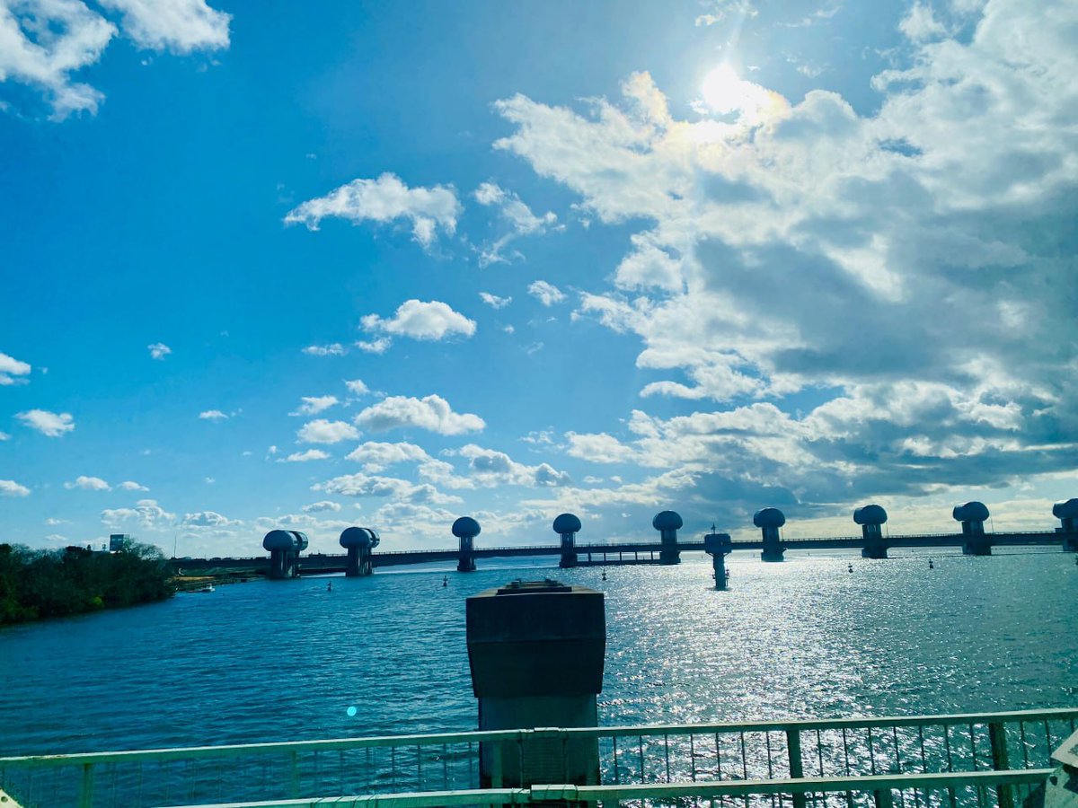 abhijeetnishra2's tweet image. 𝐖𝐚𝐥𝐤𝐢𝐧𝐠 𝐢𝐧 𝐚 𝐰𝐢𝐧𝐭𝐞𝐫 𝐰𝐨𝐧𝐝𝐞𝐫𝐥𝐚𝐧𝐝 𝐰𝐢𝐭𝐡 𝐲𝐨𝐮. 𝐈𝐬𝐧'𝐭 𝐢𝐭 𝐫𝐨𝐦𝐚𝐧𝐭𝐢𝐜?❄️✨💞❤️💞