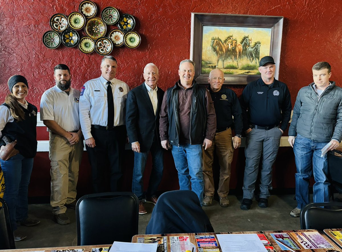 Reggie4Tx's tweet photo. Productive day in Delta County! Good to meet with Emergency Management , the Sheriff and County Judge before the weather hits. Also enjoyed a full afternoon of door knocking! Thank you all!
#txlege
#deltacounty https://t.co/s20I5cirzZ
