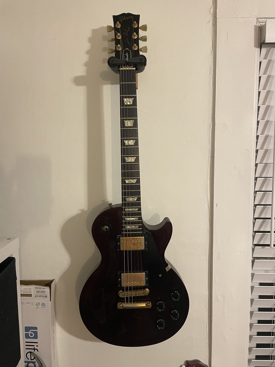 youarenotpig's tweet photo. New guitar day. 1996 Gibson Les Paul Studio. I’ve always loved these wine/gold hardware LPs https://t.co/h9KwSyUxiq
