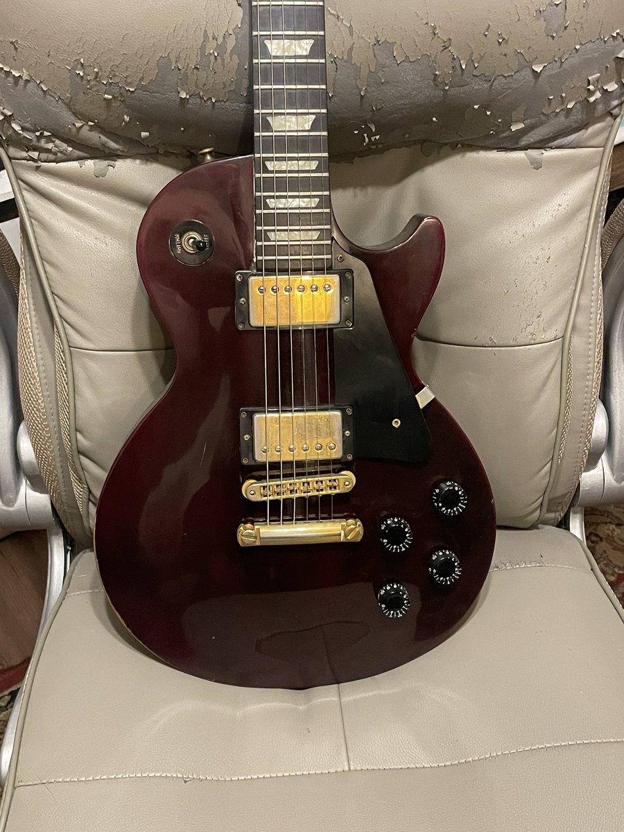 youarenotpig's tweet photo. New guitar day. 1996 Gibson Les Paul Studio. I’ve always loved these wine/gold hardware LPs https://t.co/h9KwSyUxiq