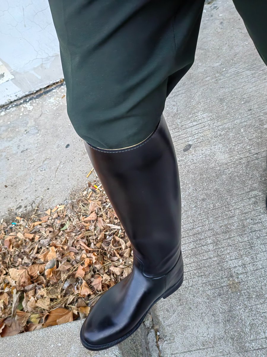 早晨穿马靴出门