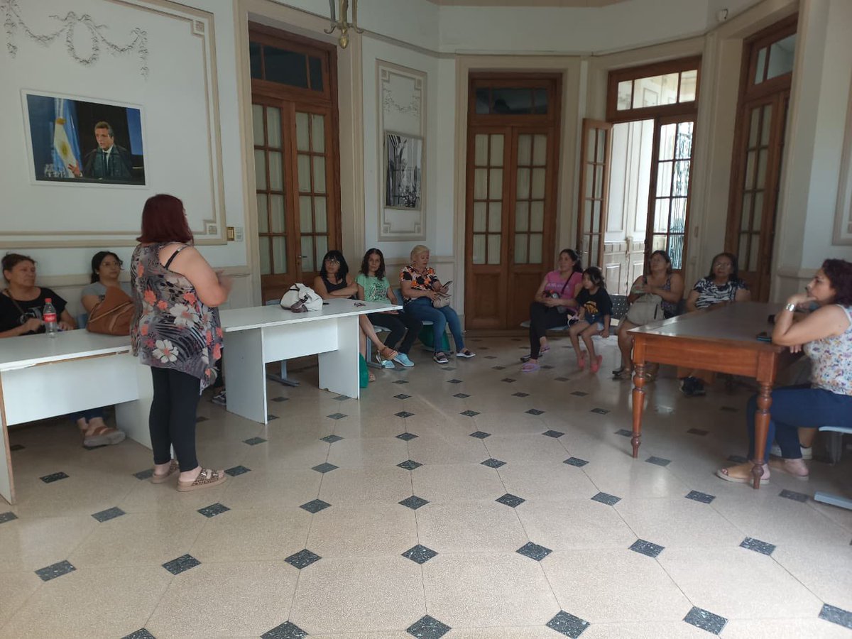 PensarMoreno's tweet photo. Hoy, en el Instituto Pensar Moreno, tuvo lugar una nueva reunión de Mujeres FR, para planificar y coordinar nuevas acciones en los barrios. Se resolvió, entre otras cosas, desarrollar en breve un taller sobre violencia de género, para abordar esta terrible problemática. https://t.co/ao9THZmQ16