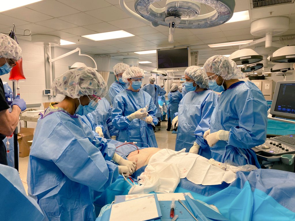 SKAvasarala's tweet photo. Full house today! 1st @UHhospitals pleural disease cadaver lab ✅! Fantastic talks &amp; hands-on sessions by Dr. Grosu &amp; @JiangBoXiang. Thrilled that we could put this together @UHPulmCrit @CCF_PCCM. Looking forward to planning more! @AAB_IP @MDAndersonNews @UHSurgeryRes @CWRUSOM https://t.co/6Uhbm68act