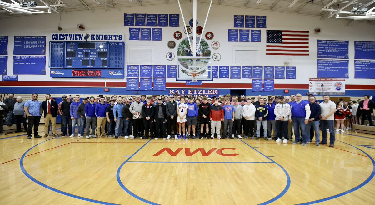 Great to celebrate Coach Jim Wharton’s 600th career baseball victory tonight with decades of former, current players, and family there to celebrate! Congrats, coach!  @CVKnightsBASE