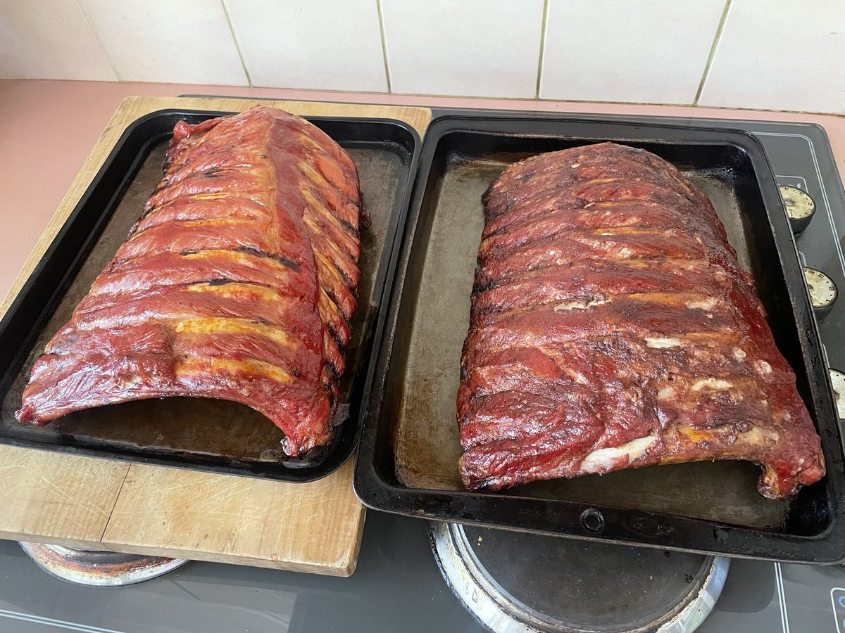 Mickysch68's tweet photo. Smoking day… can’t wait for the taste test.. one we did a rub and glaze the other was standard but wrapped in foil.. be interesting to see the taste difference @Masterbuilt #masterbuilt560 https://t.co/nAZBbLLaK9