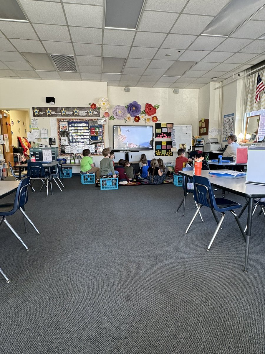 wgsdela's tweet photo. Had a wonderful week hanging out with the @AVERY_ALLSTARS ! So much fun visiting classes, talking ELA with teachers and enjoying the MLK assembly. I had a blast! #wgbuzz #elarocks https://t.co/NaLeLNlo3t