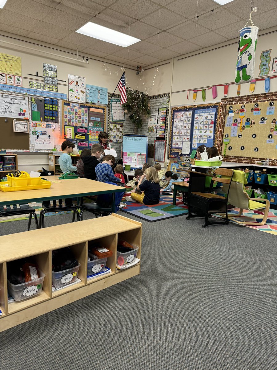 wgsdela's tweet photo. Had a wonderful week hanging out with the @AVERY_ALLSTARS ! So much fun visiting classes, talking ELA with teachers and enjoying the MLK assembly. I had a blast! #wgbuzz #elarocks https://t.co/NaLeLNlo3t