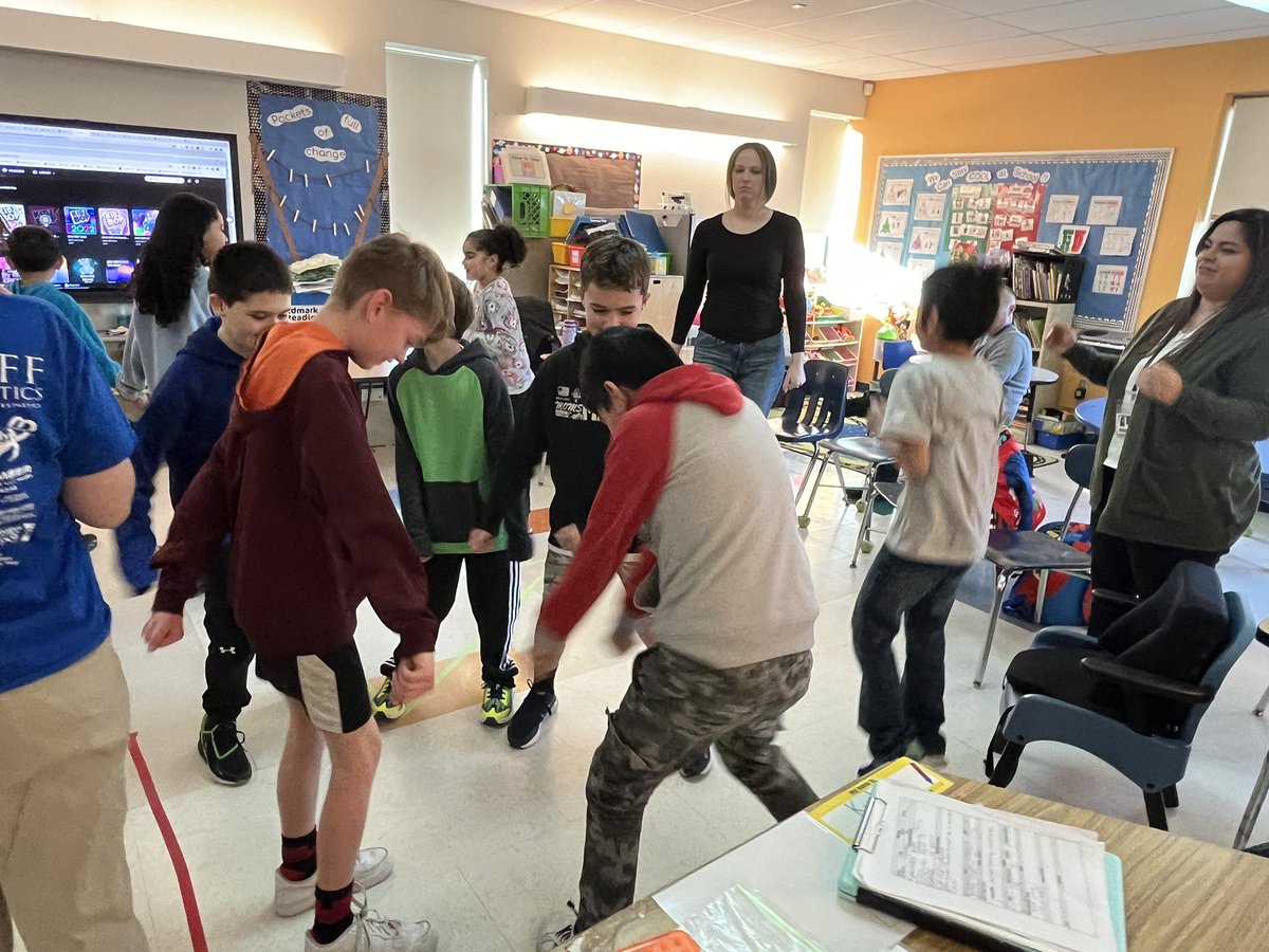JohnsonSNIS133's tweet photo. 💃🏽 🕺 Dancing our way into the weekend with our buddies in @Mrs_Przybysz ‘s class 😊 https://t.co/Uioc8nZ20k