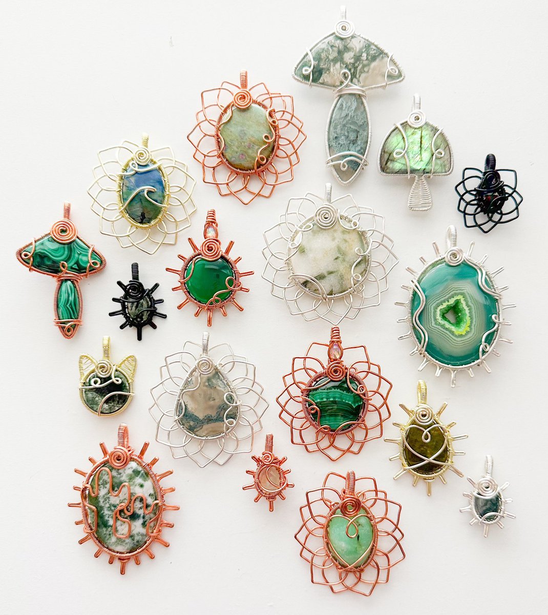 🐛🌲🌿 MOSSY MEADOWS COLLECTION IS NOW LIVE 🌿🌲🐛

go treat yourself to a mildhippie pendant!

lynk in byo &amp; below <3