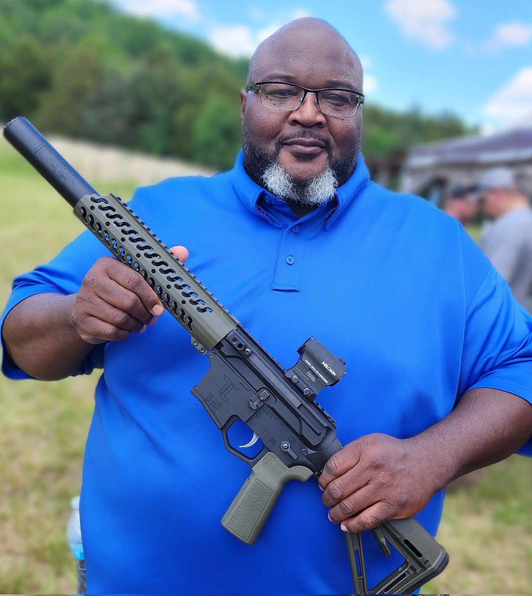 2nd4Everyone's tweet photo. "Weapons of War" are what the Founders wanted us to own.
They created a government , fought &amp; won a war against the best modern military of their time.
They knew about government, politics, weapons and clearly didn't trust their new gov without a armed and vigilant citizenry. https://t.co/AlnhHaHspk