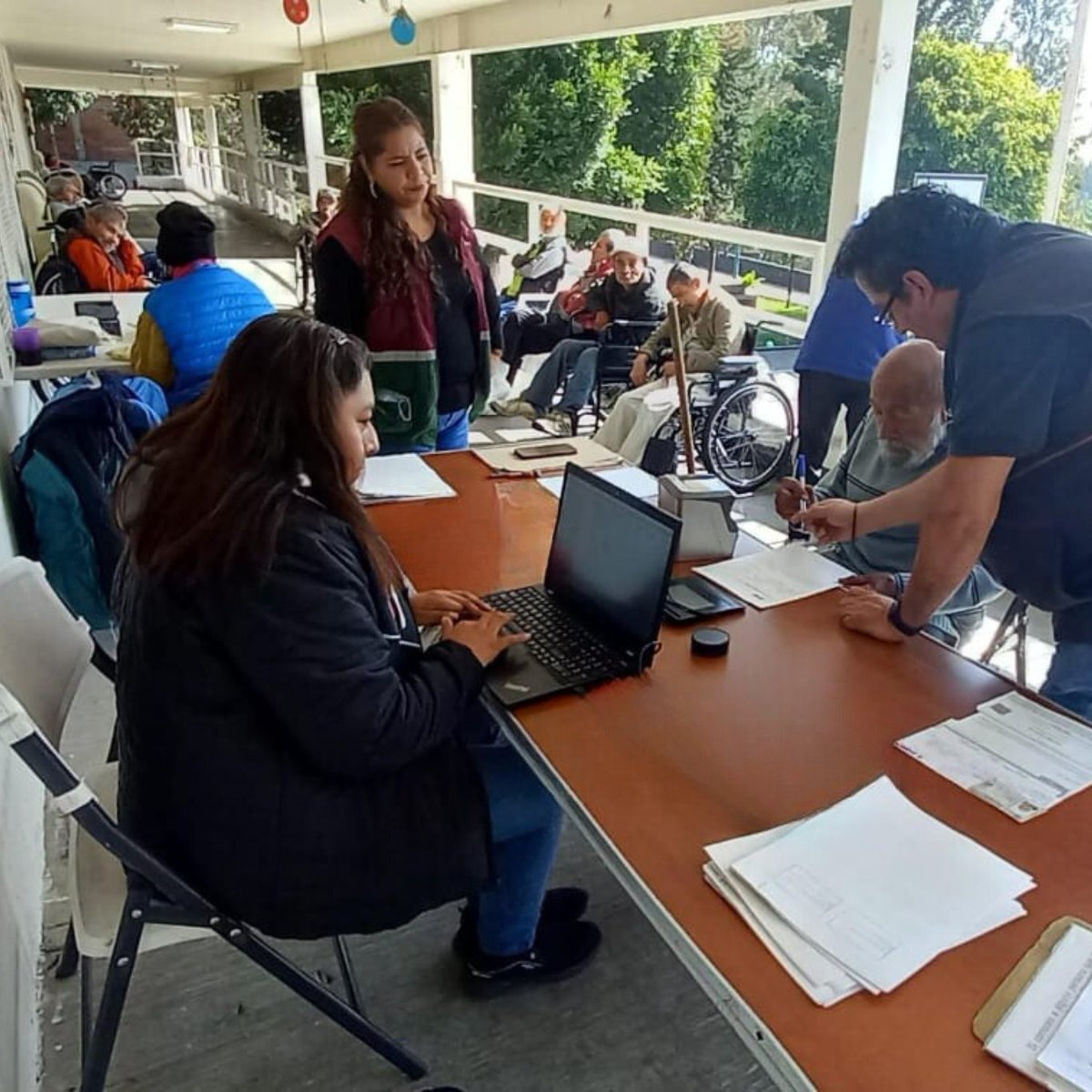 ¡Garantizando el derecho a la identidad!🪪

En los Centros del #IAPP damos acompañamiento a nuestr@s residentes para tramitar ante el <a href="/INEMexico/">@INEMexico</a> su identificación oficial.

Así, pueden reintegrarse a la vida laboral.😉

#GobiernoConAcentoSocial