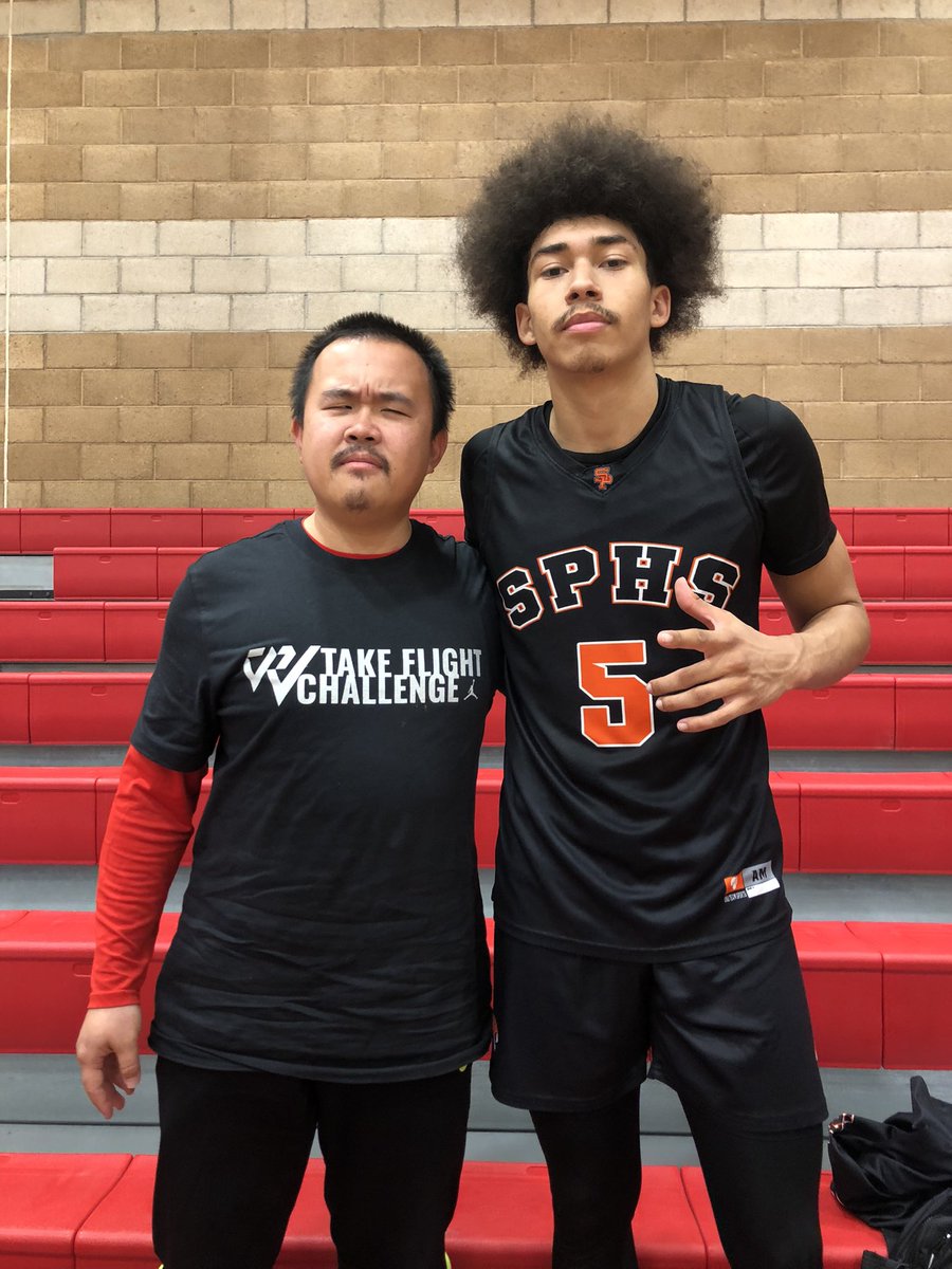 SwaggyCDawg5's tweet photo. When two Mambo No. 5’s meet in the same gym🔥🔥

@SwaggyCDawg5 &amp; Russell Williams @crawlintoballin of South Pas 🏀 out at the Take Flight Challenge last weekend @_EBEvents @EYEonRHL https://t.co/mJqZSAo3VC