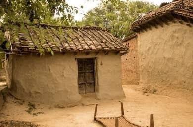 शहर जाकर बस गए वो पैसों की आस में,
खवाहिशों ने पूरा गाँव खाली कर दिया।🥹