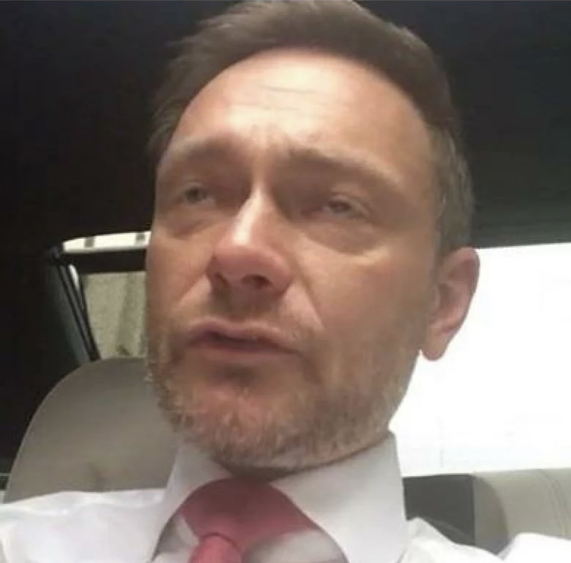 AGerlitzki's tweet photo. Wie verlogen unsere Politiker
aller Couleur mit dem Renten-
problem umgehen, aktuell
#FDPLindner, der die Renten-
kasse in Höhe von EURO 600
Mio. plündert! Später klagen
sie über steigende Staatszu-
schüsse oder sie kürzen ein-
fach bei der jährlichen Ren-
tenanpassung!🤔🤑 https://t.co/Ur77lw9eHB