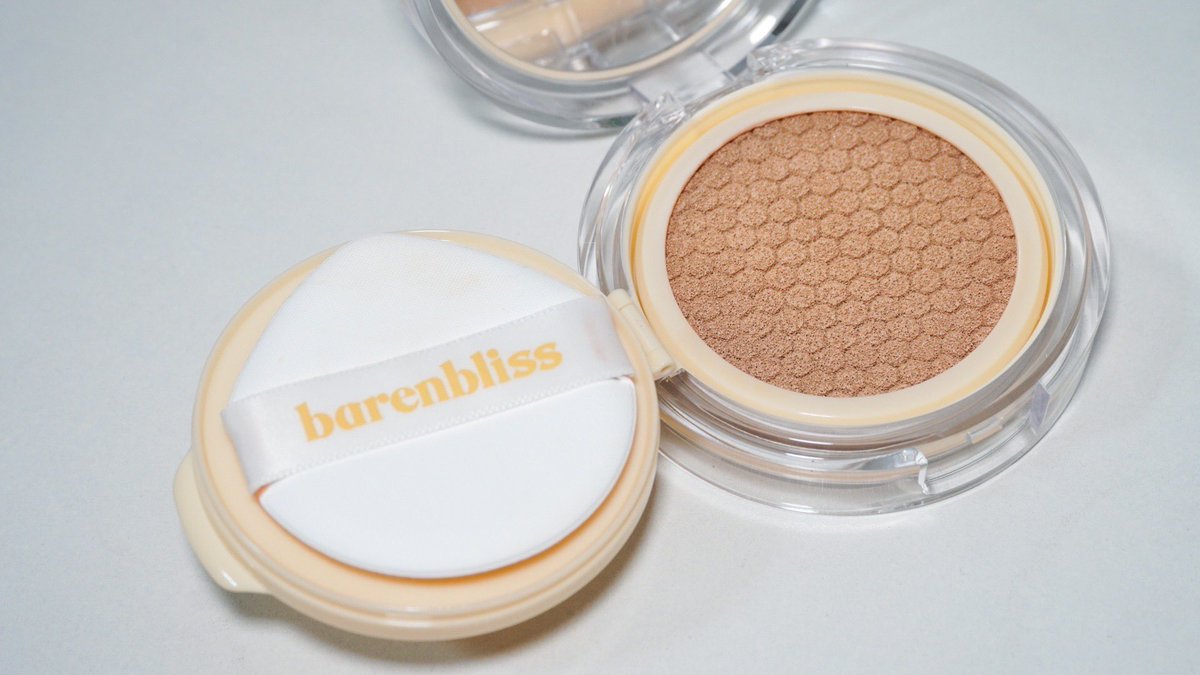 hyccnn's tweet photo. #คุชชั่นbarenbliss ปังอะะ เนื้อบางเบา คุมมัน กันน้ำ กันเหงื่อ และมี spf45 PA+++ การปกปิดถือว่าโอเคนะ ดูรอยสิวตรงคางก็ปิดอยู่ finish look ผิวสวยนะว่าไม่ได้ นี่ชอบพจก. ด้วยโคตรน่าร้ากกกกเลย💗✨

พิกัด shopee, lazada หรือร้านค้าชั้นนำทั่วประเทศ #barenbliss #barenblissth https://t.co/XYXPUApJR2