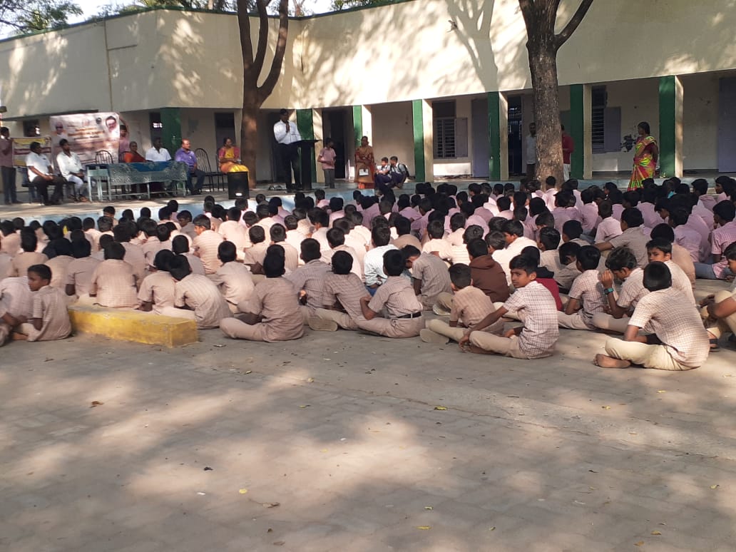JolarpetMpt's tweet photo. Smokeless Bhogi Awareness at Government Model Higher Secondary School Jolarpet.

@MawsTamilNadu 
@SwachhBharatGov 
#Pugaiillabhogi https://t.co/A8OiPUfoo0