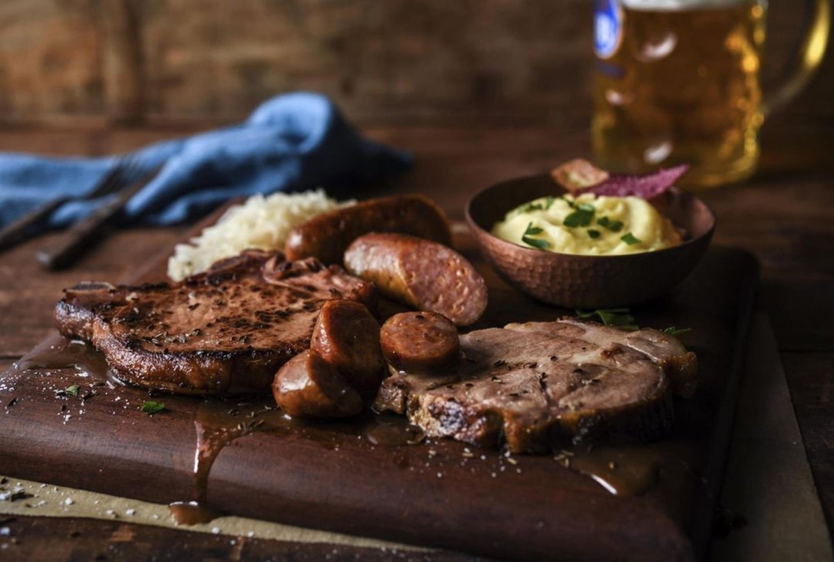 HofbrauhausLV's tweet image. A taste of Germany!🇩🇪 "Bayerische Spezialitätenplatte" – a delightful platter featuring smoked pork loin, pork roast, smoked sausage, dark beer sauce, imported sauerkraut, and homemade mashed potatoes. Trust us, it's a culinary journey worth savoring! #HBLV20 
#GermanFood