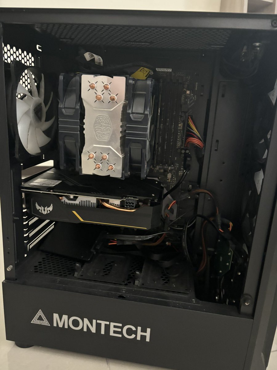 《重要通知》
請注意 這不是售物
這是一篇抽獎文

I7-9700K
ROG d360F
16G記憶體
1650
電源應該是550W

這台是很基本的遊戲主機
打打輕度遊戲完全沒問題
也適合一些不太打中度遊戲雜談向的主播

轉發&amp;留言
這台送給你們