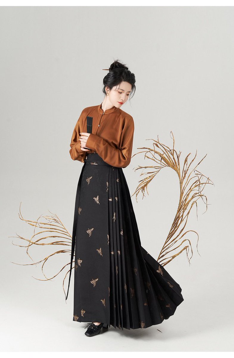 Some color scheme might suits autumn 

From Chinese Hanfu brand 织造司 (zhi’zao’si)

#Asia #Asian #China #ChinaDaily #ChinaFact #ChinaJapanFact #ChinaNews #Chinese #clothing #fashion #fashionblogger #fashiongram #fashionlover #fashionstyle #hanfu #OOTD #OOTD_Challenge