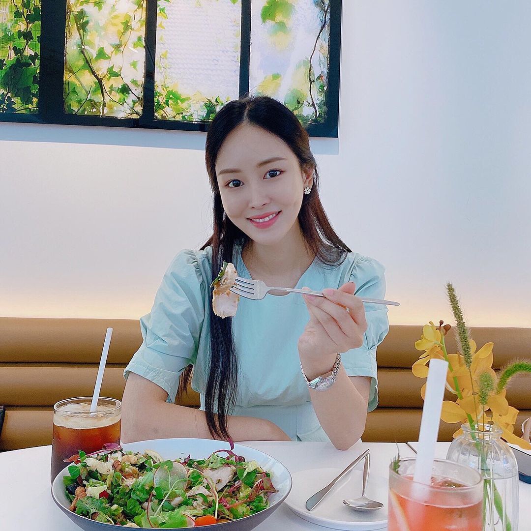 우리는 정말 어떤 사람들일까. 무엇으로, 어떤 재료로 만들어졌을까? 고통을 이겨낸 사람은 어떤 단단함을 가지고 있는지, 알고 싶다. 그걸 알기 위해 나는 이곳에 왔다.