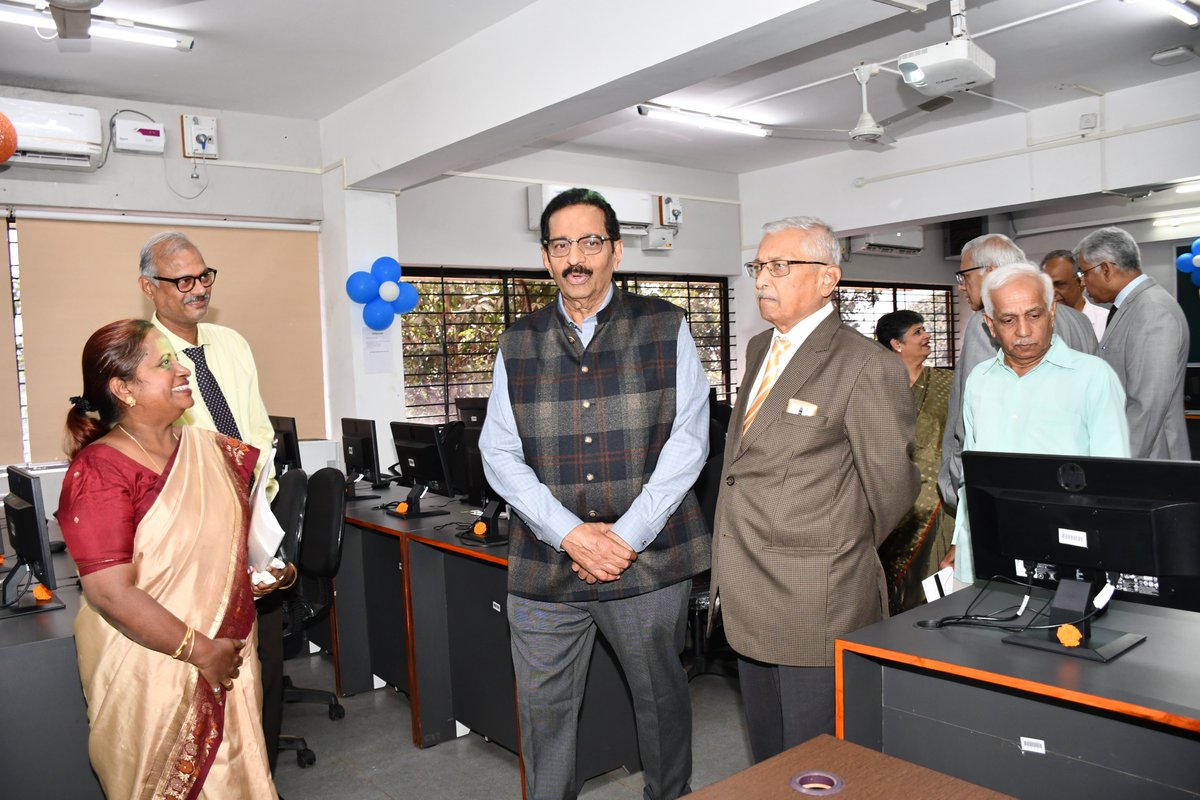 klsgitbelagavi's tweet image. Exciting news at KLS GIT MCA! Inaugurating our cutting-edge Big Data Lab by Shri. Anant Mandgi. Ready to empower students with the latest in distributed computing and data analytics. Join us in celebrating this milestone! #BigDataLab #MCA #Innovation #Tech @pnkathavi @NKathavi