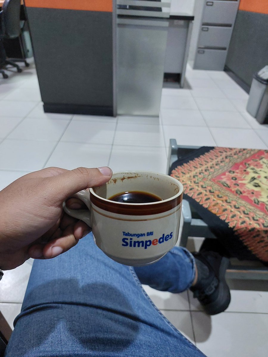 hasembuh11's tweet photo. Awal bulan awal taun lho iki 🫣 https://t.co/vvWDz7aHyc