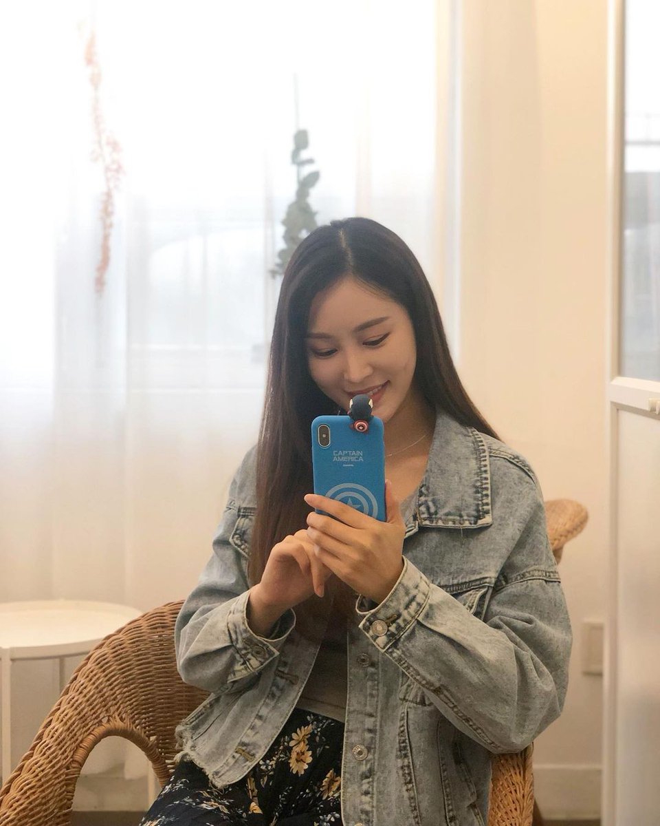 근면 성실이 더는 성공의 무기가 될 수 없다는 걸, 심지어 무능도 전략적으로 증명해야 실업 급여라도 받을 수 있다는 걸, 나는 초현실적인 형벌을 받으며 복기했다.