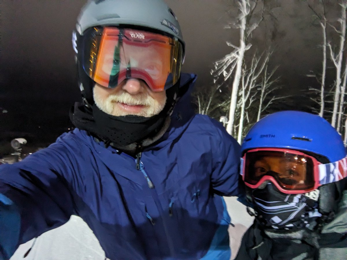 JK13's tweet photo. The high winds forced Highlands to close it down at 7 but enjoyed no lines for 2 hours and patches of fresh snow (on my rock skis). #K13kids #skiMI https://t.co/wHkpiMr1pw