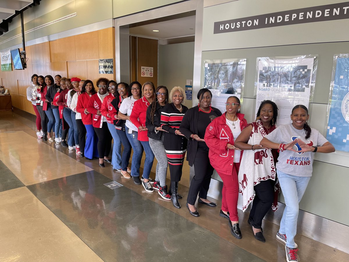 cgerard1913's tweet image. Happy Pre-Founders Day from the Devastating Deltas of Houston ISD!🐘🔺#deltagirls #aoml #j13loading