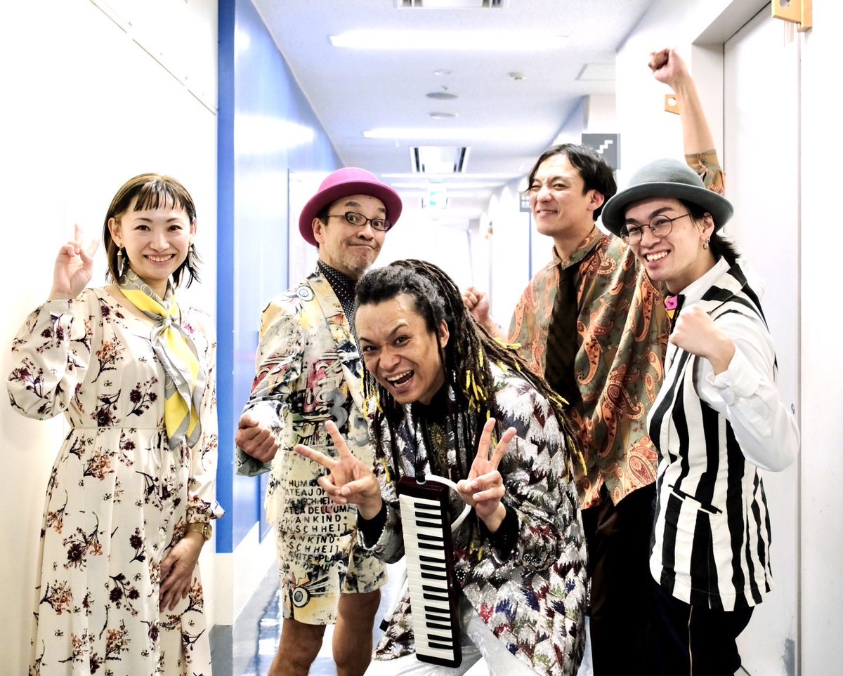 Saetsu_'s tweet photo. 年始1発目はピアニカの魔術師@北九州芸術劇場
私は一旦このライブで次のピアニストの方にバトンタッチします。
皆んなそれぞれ次のステップに進みますが、また改めて集まって一緒に演奏出来る時が楽しみです🎹
常に新しく進化するピアニカの魔術師チームの今後も要チェック宜しくお願い致します！ https://t.co/x5w2UxXOn4