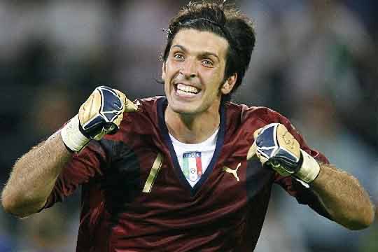 platoconmebol_'s tweet photo. el premio al mejor portero de la copa es para gianluigi buffon de la italia de @yungpotok #RespectLegend 🙏🏻🇮🇹 https://t.co/29KOuRHsD4