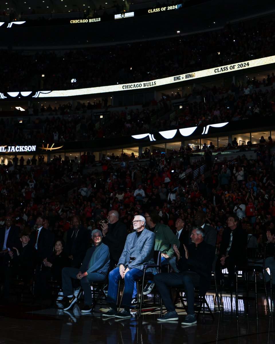 chicagobulls's tweet photo. The Legendary Phil Jackson is back at the United Center. https://t.co/6jQ1H1C1Bu
